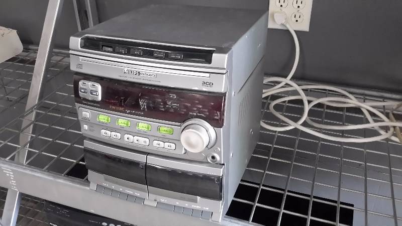 lot 14R image: Phillips magna vox FW338c mini hifi system