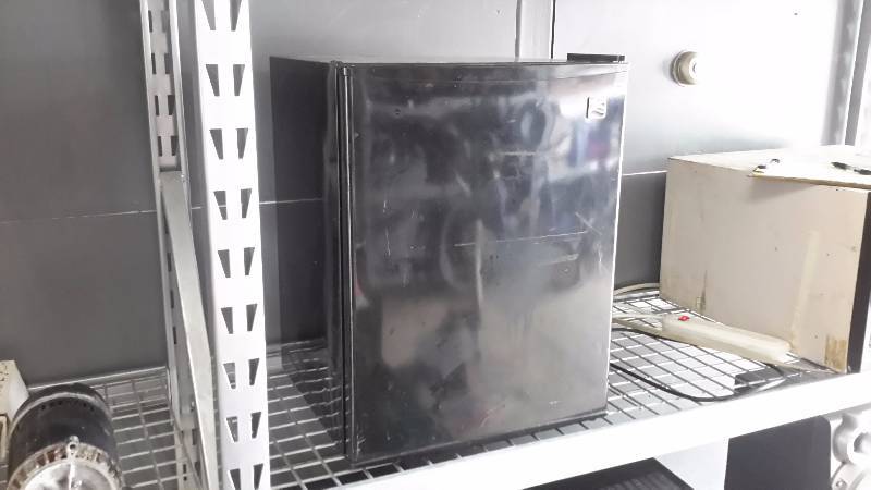 lot 16R image: Kenmore mini fridge