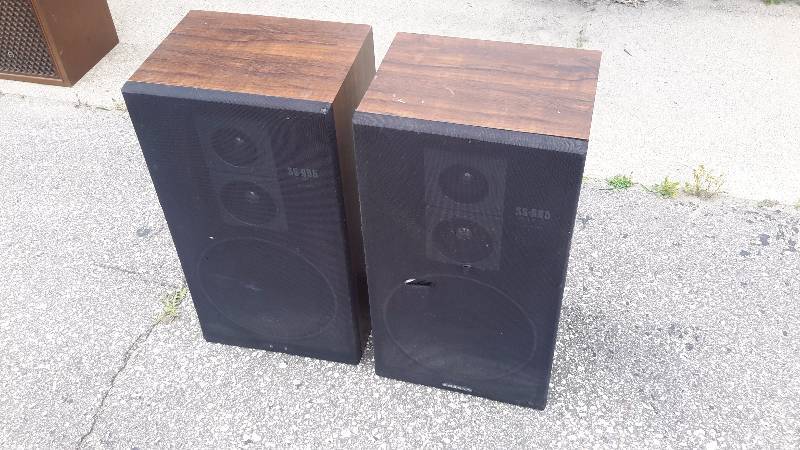 lot 18R image: pair sanyo speaker model ss685