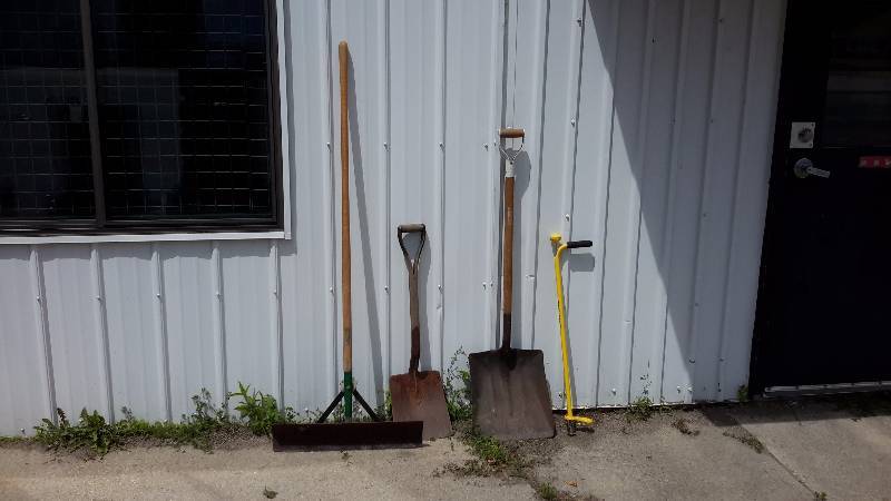 lot 36R image: shovels and yard work tools