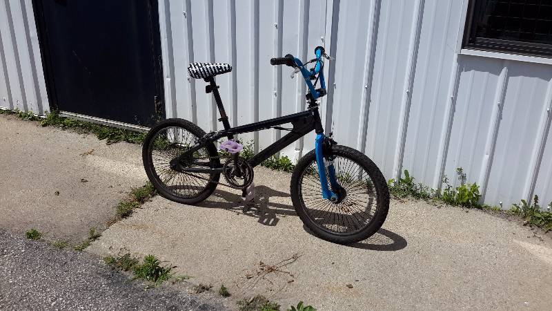 lot 39R image: Mongoose BMX bike