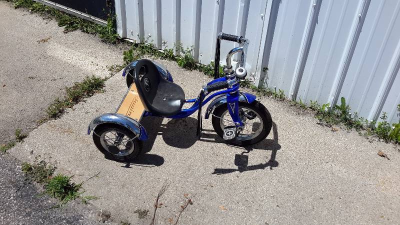 lot 43R image: schwinn tricycle