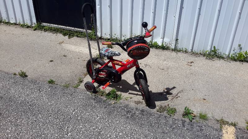 lot 40R image: huffy cars kids bike