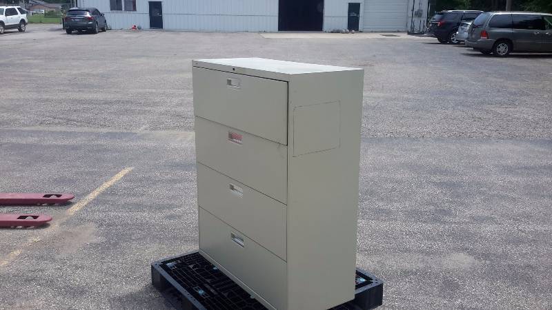 lot 30 image: 4 drawer file box cabinet
