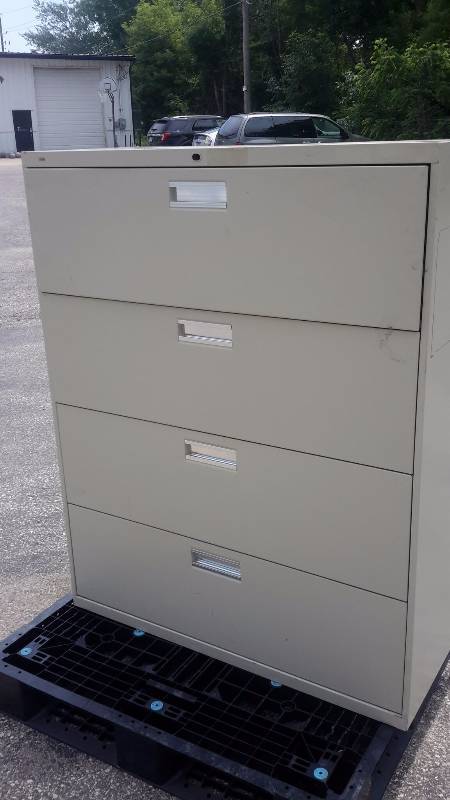 lot 35 image: 4 drawer file cabinet