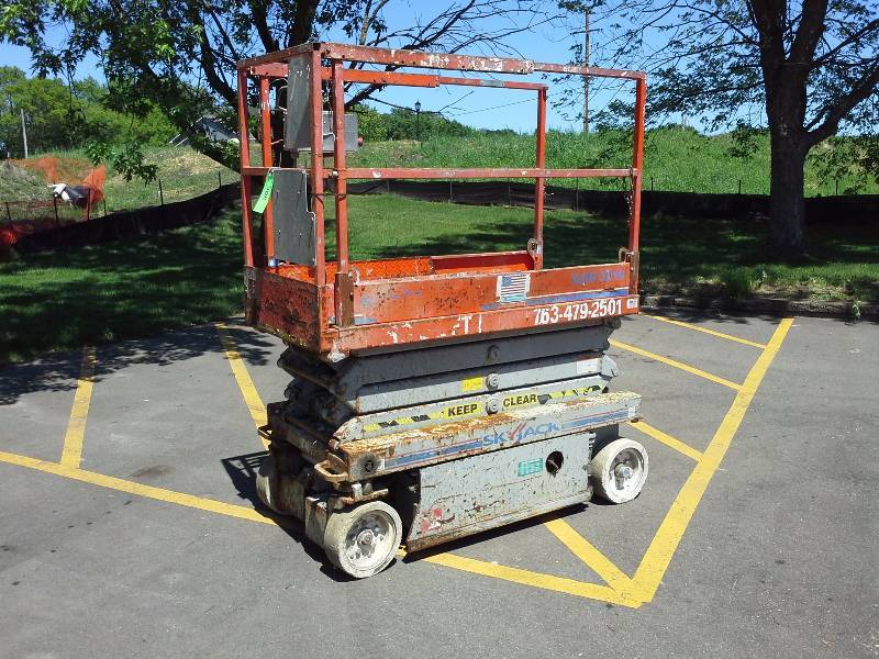 2004 SkyJack SJIII - 3219 Scissor Lift