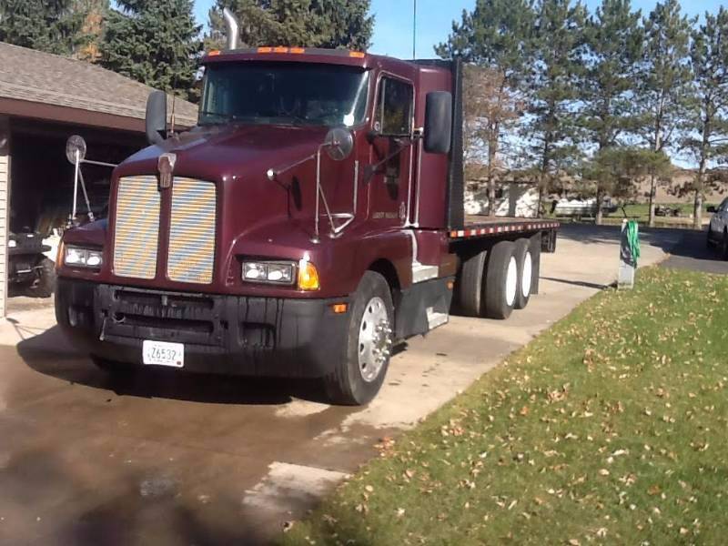 1990 Kenworth, 460 Detroit Diesel With A 9-Speed Trannsmission