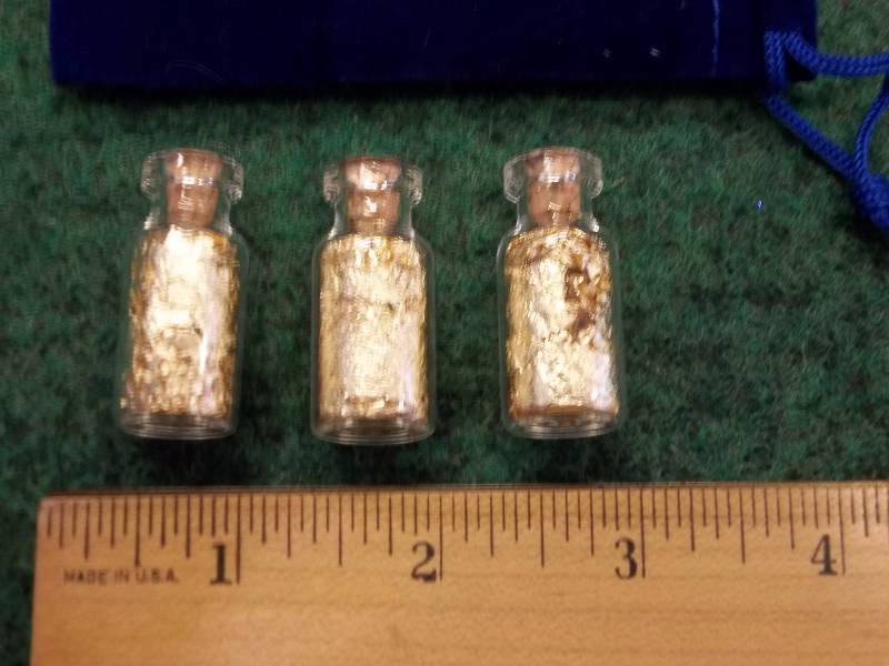 3-2 ML Gold Flake Vials ( No Guarantee Of Quality Or Quantity)