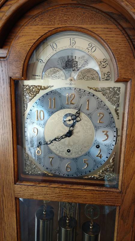 lot 1 image: Vintage Howard Miller Grandfather Clock
