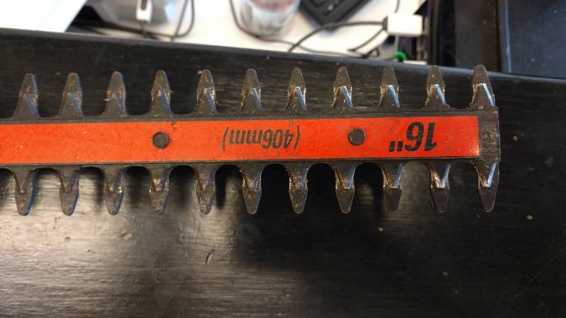 lot 11 image: Black & Decker Electric Trimmer