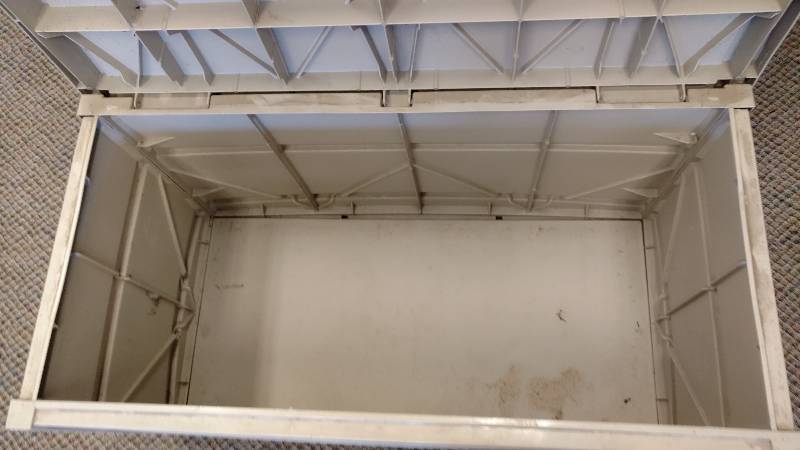 lot 24 image: Suncast Plastic Storage Container