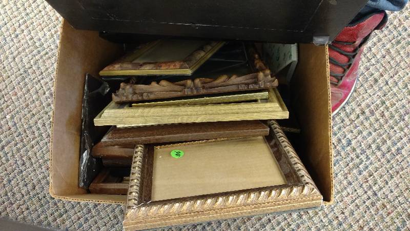 lot 28 image: Picture Frame Lot