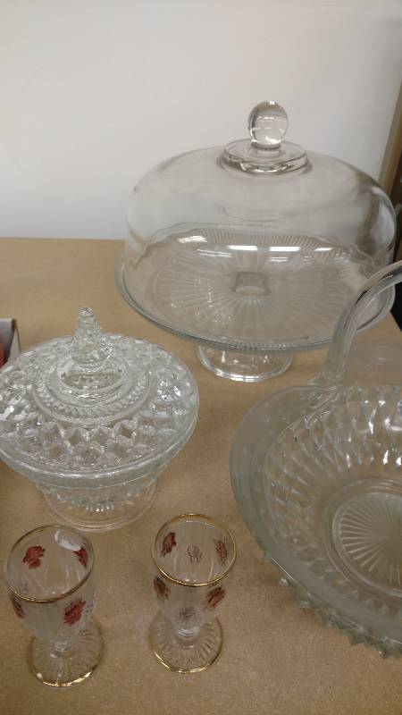 lot 52 image: Clear Glass Lot