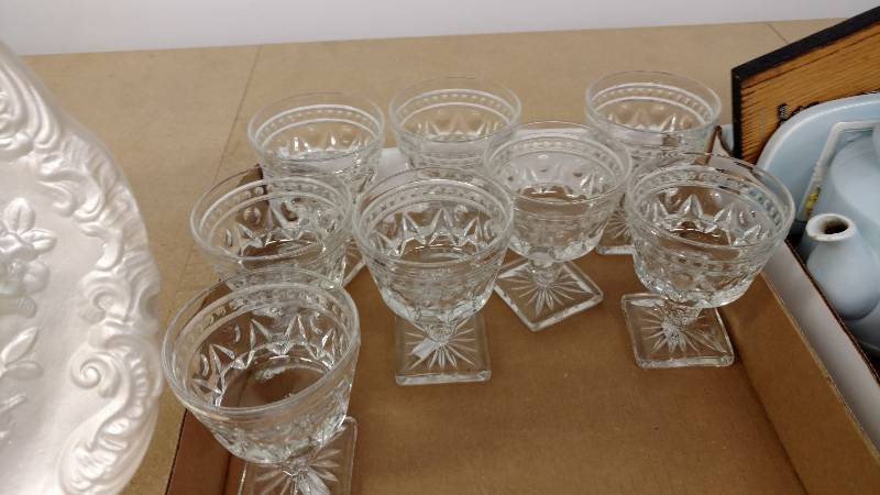 lot 54 image: Household Lot