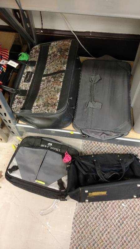 lot 70 image: LuggageTote Lot