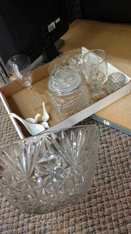 lot 85 image: Clear Glass Lot