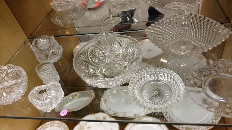 lot 93 image: Glass Lot
