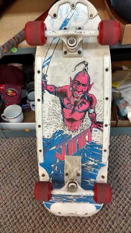 lot 77 image: Skateboard