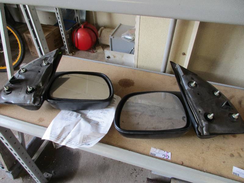 lot 22 image: Super Duty Mirrors