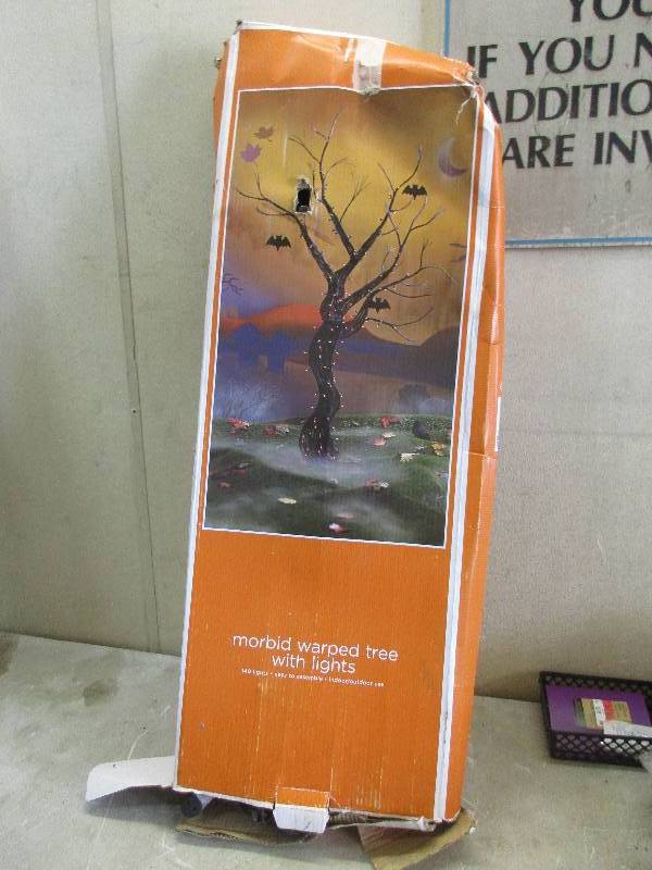 lot 24 image: Warped Tree