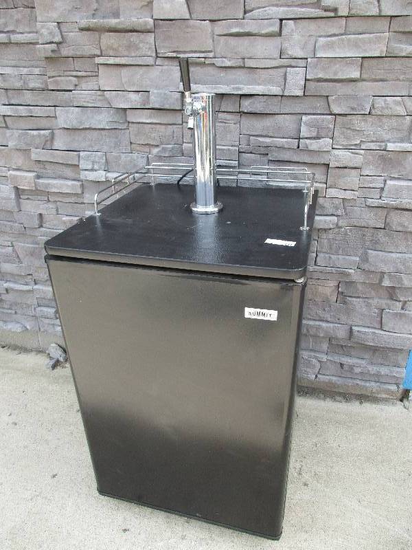 lot 38 image: Kegerator