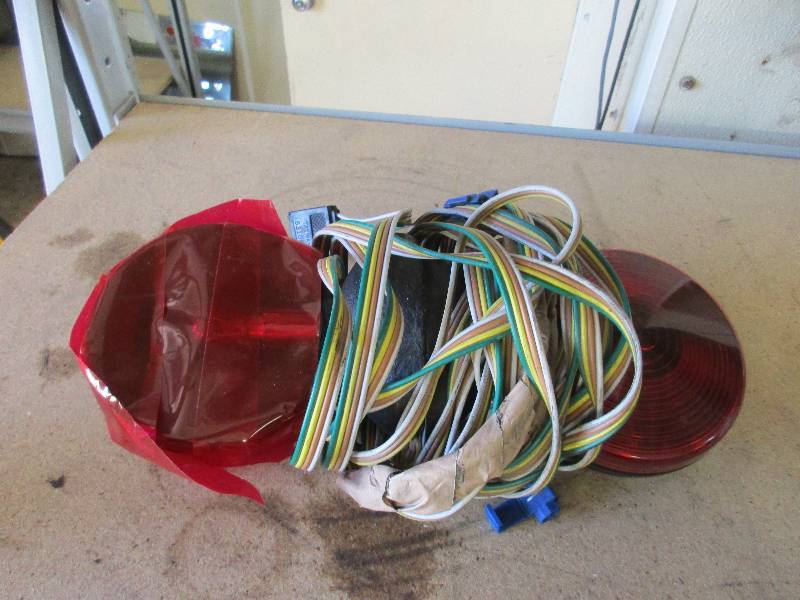 lot 50 image: Tow Lights