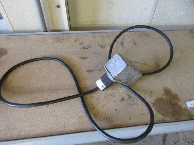 lot 52 image: Outlet cord
