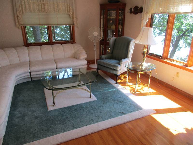 lot 44 image: Living room set