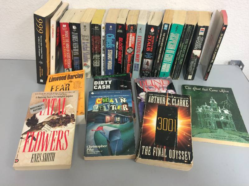 lot 7 image: MysteryThriller Novel Assortment