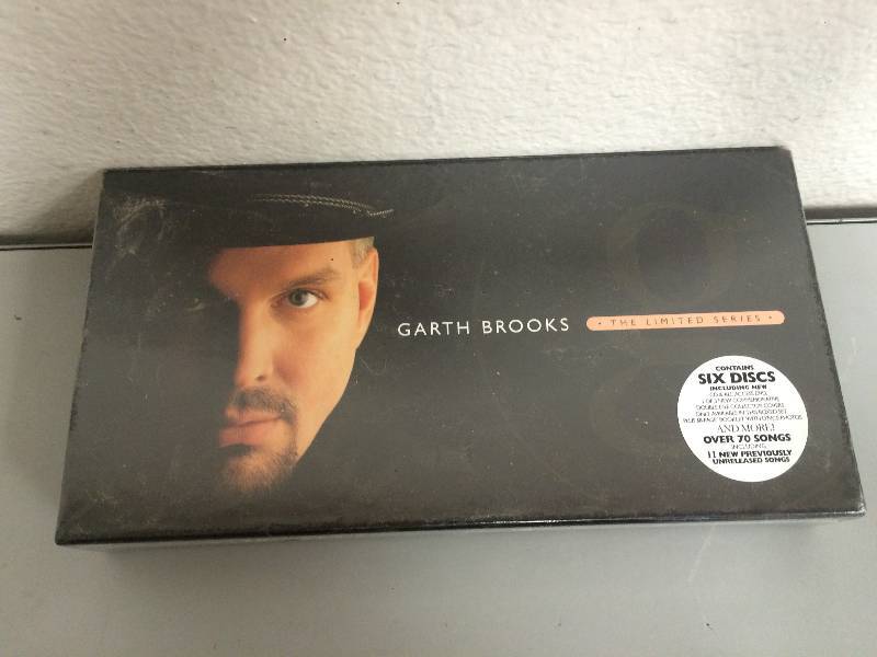 lot 46 image: Garth Brooks CD Set