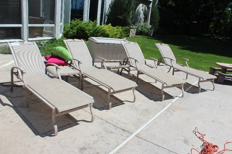 lot 10 image: Lot of (6) Mallin Patio Furniture Including 4) Loungers AND 2) Side Pieces