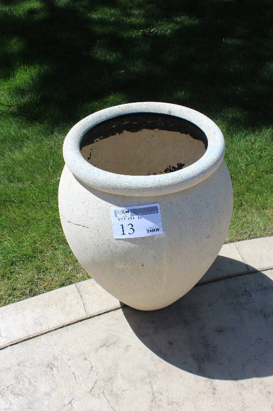 lot 13 image: Decorative Vase