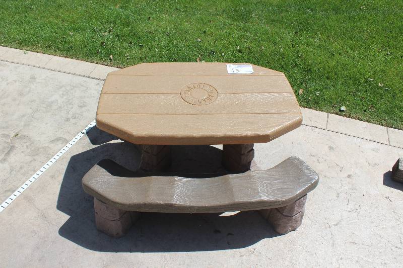 lot 15 image: Picnic Bench