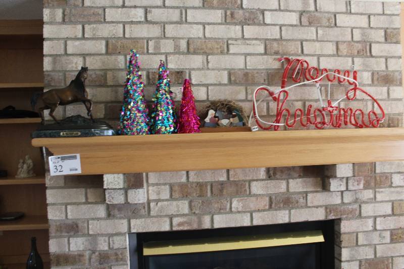 lot 32 image: Shelf Lot of Decorations