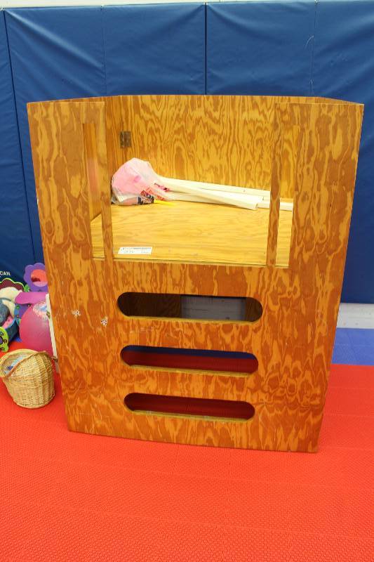 lot 25 image: Kids Play Place w Contents