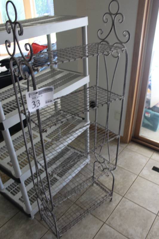 lot 33 image: 5-Shelf Display Rack
