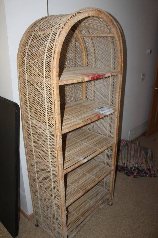 lot 36 image: 5-Shelf Wicker Display Case