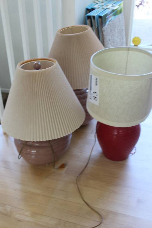 lot 83 image: Lot of (3) Table Lamps