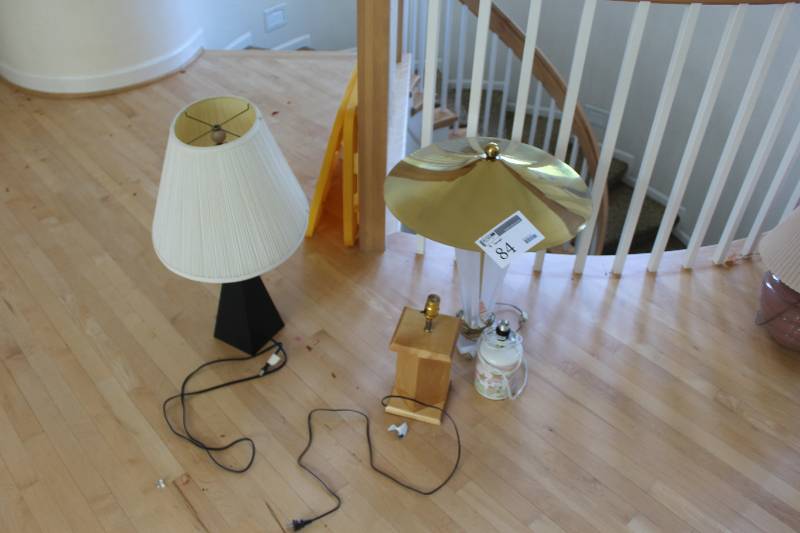 lot 84 image: Lot of (4) Table Lamps