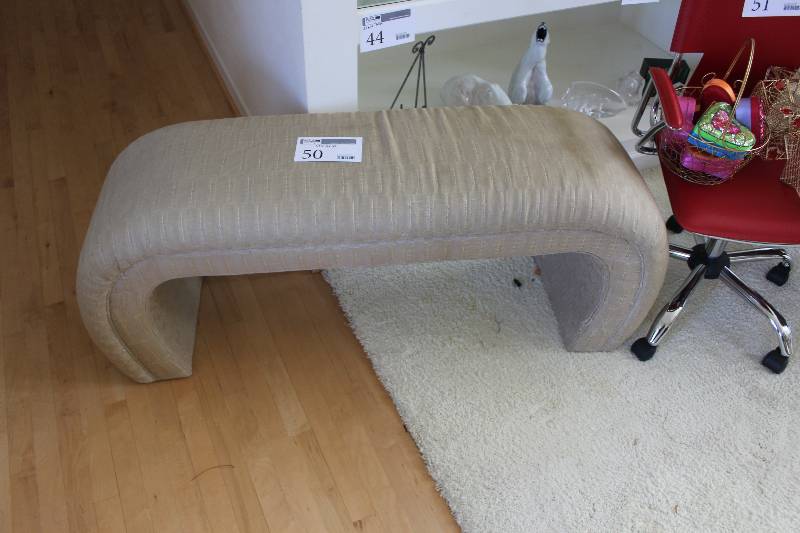 lot 50 image: Bench