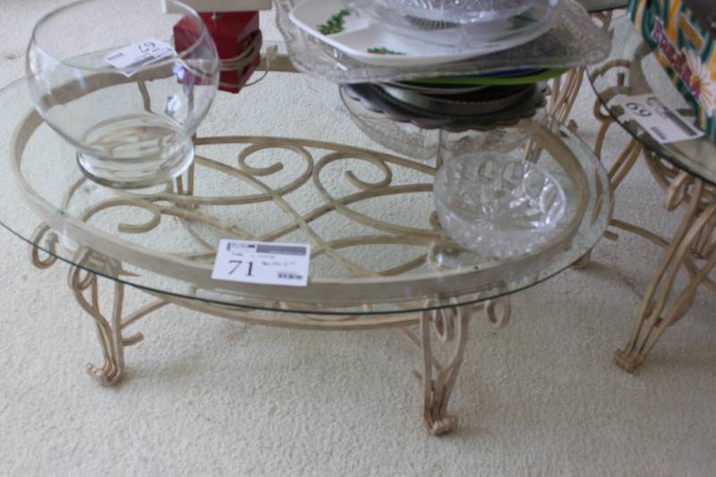 lot 71 image: Table