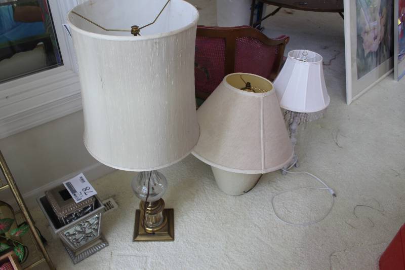 lot 73 image: Lot of (3) Table Lamps