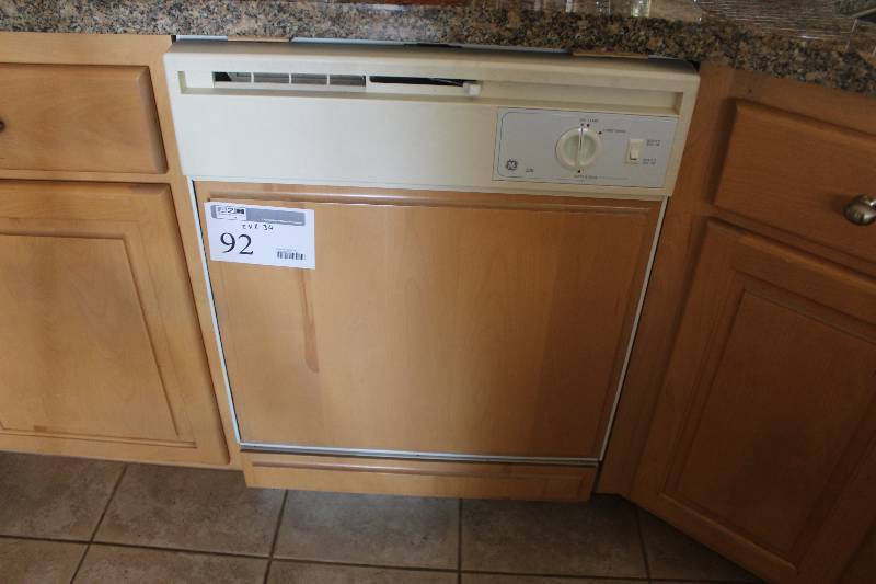 lot 92 image: GE Built-In Dishwasher