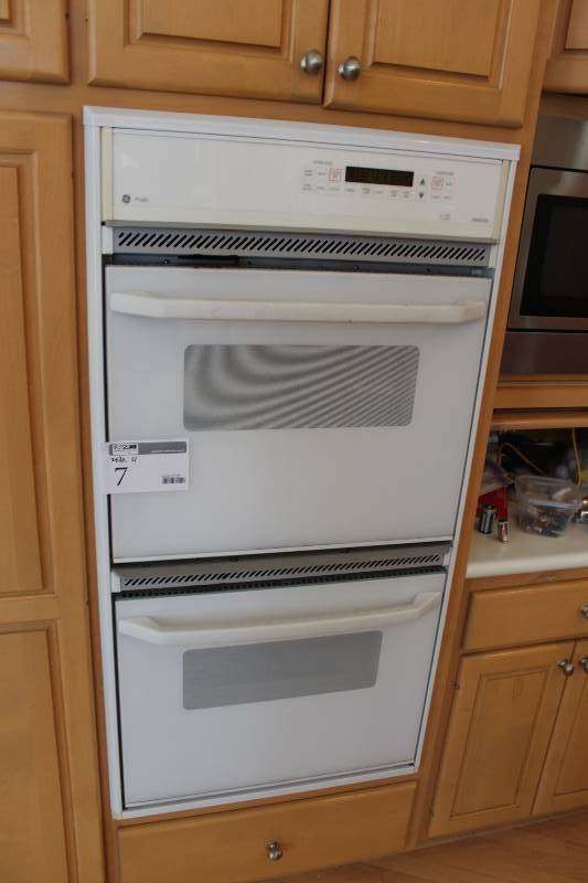 lot 7 image: GE Built-In Electric Double Oven