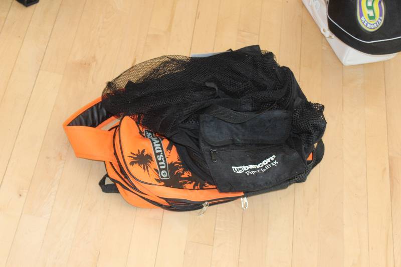 lot 98 image: Lot of (4) Luggage