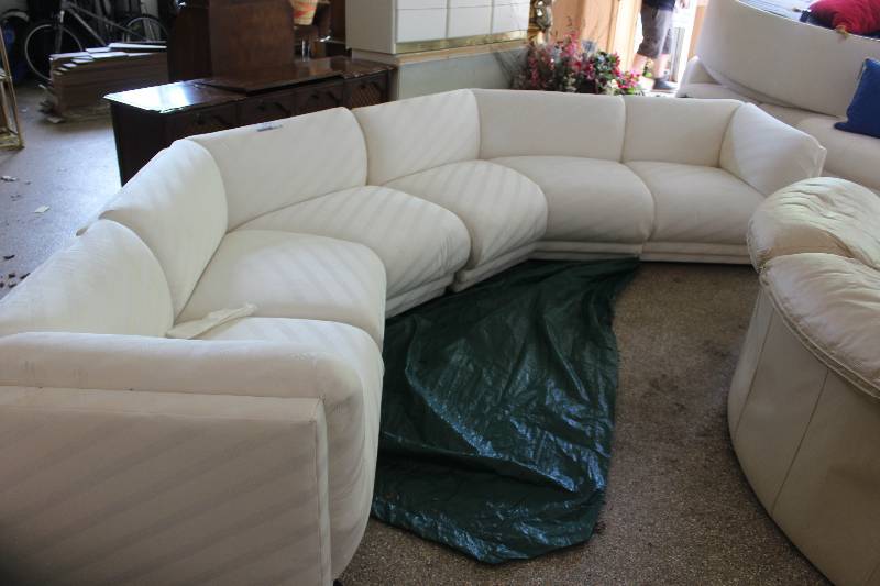 lot 109 image: 3-Piece Sectional Couch
