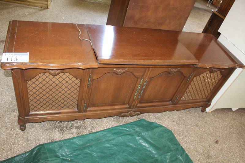 lot 113 image: Packard Bell AMFM Stereo Phono Console