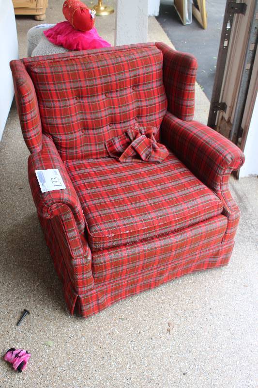 lot 133 image: Living Room Chair