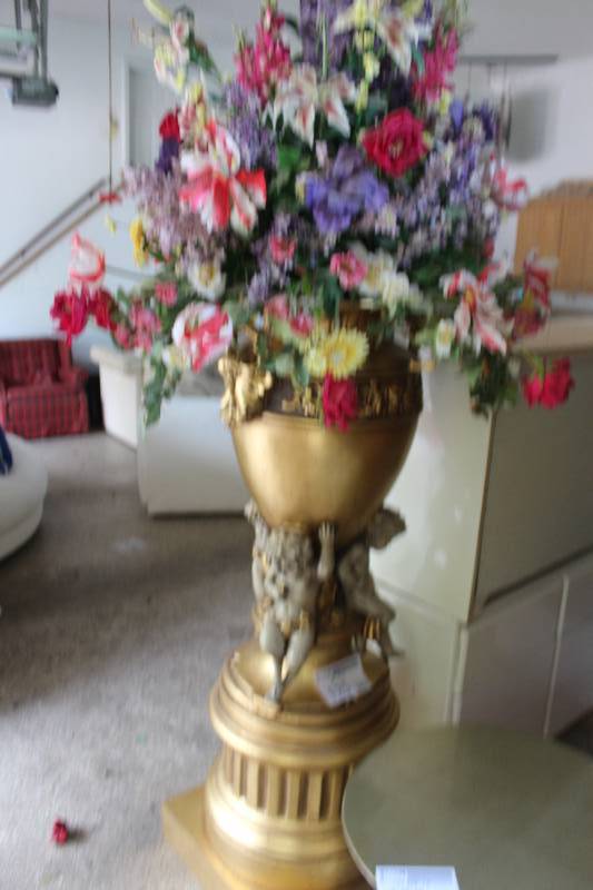 lot 125 image: Decorative Vase