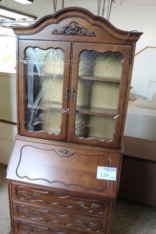 lot 119 image: Drexel Heritage 2-Glass Door 3-Drawer Cabinet